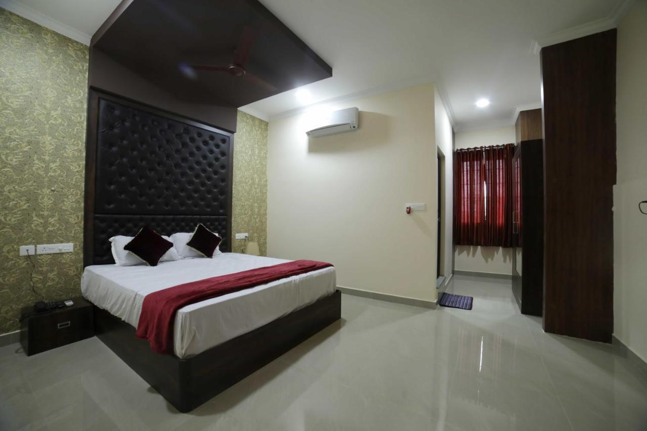الشقق الفندقية Thrissurفي  Shivalaya Residency المظهر الخارجي الصورة